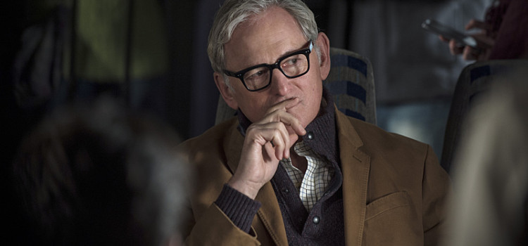 Victor Garber Talks Legends Of Tomorrow, Robbie Amell & More