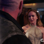 Legends of Tomorrow: Screencaps From A “Pilot, Part 1” Preview Clip
