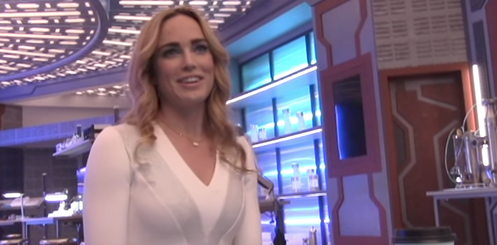 Caity Lotz Previews Sara’s Interaction With John Constantine